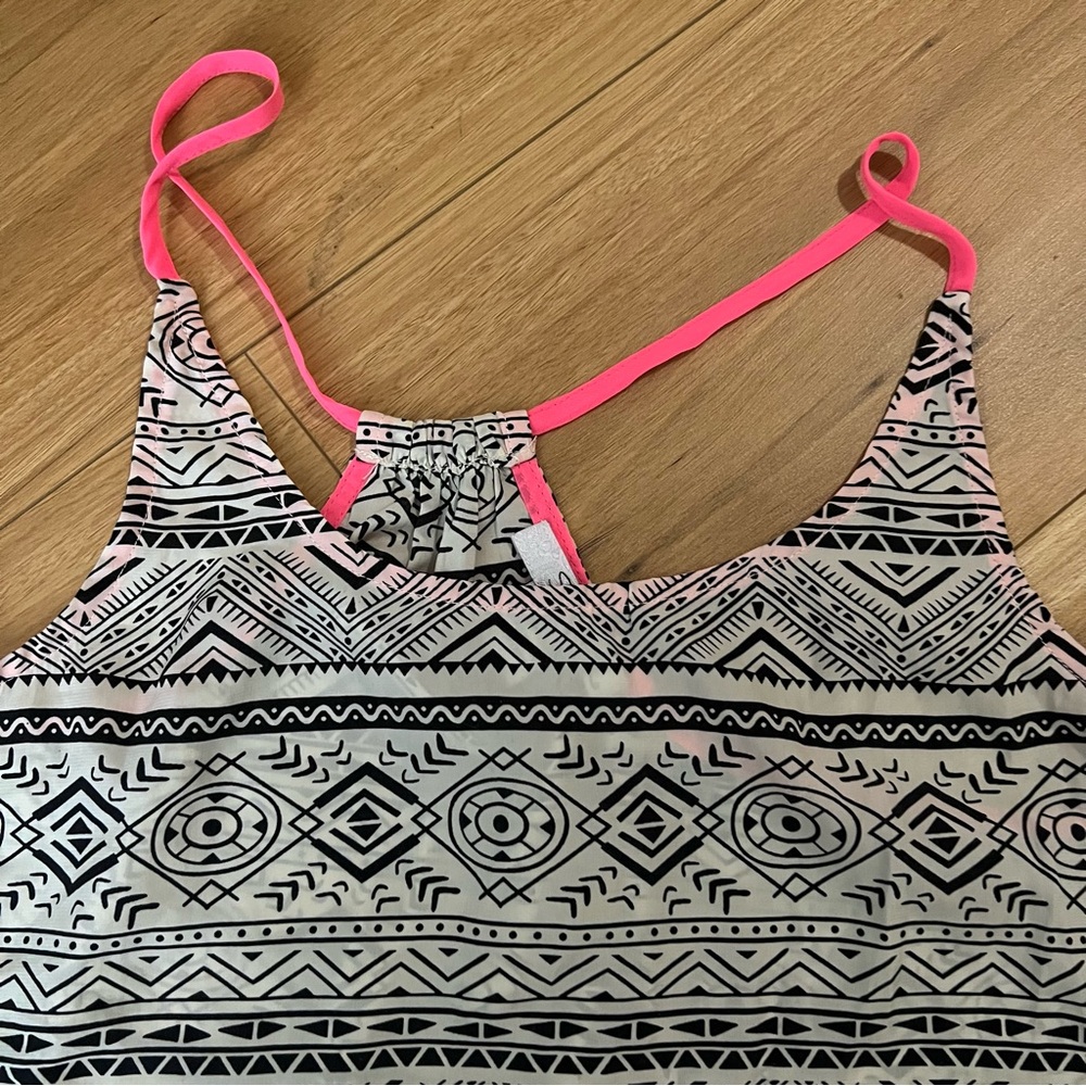 Patterned Top - Picture 2 of 7